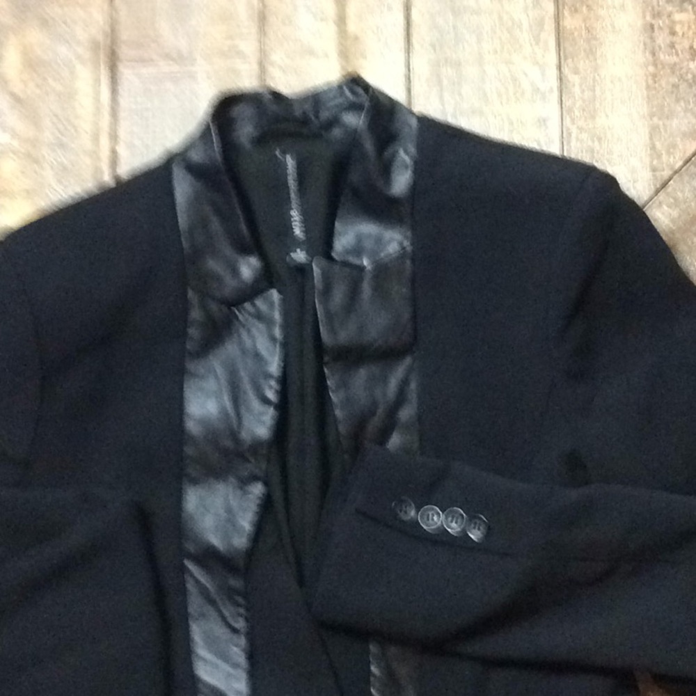 W118 by Walter Baker blazer w/faux leather collar. - Picture 2 of 3